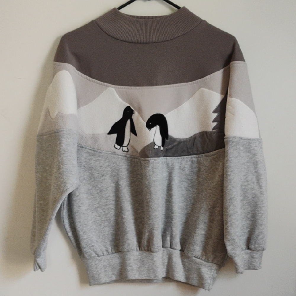 Maggie & Me | Vintage Grey Penguin Mockneck Sweatshirt | L | EUC